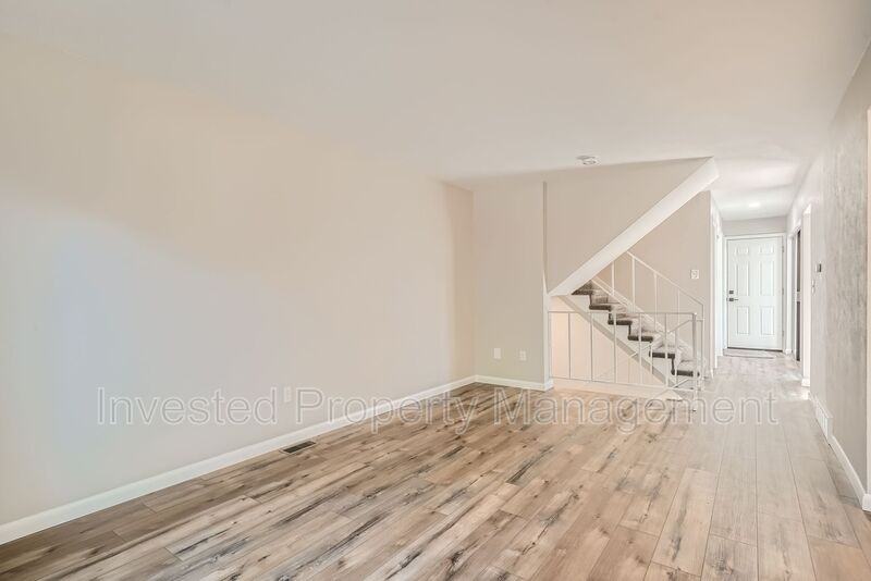 6490 Wright St - Photo 3 of 17