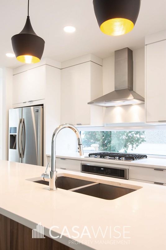 7405 89 St Nw - Photo 3 of 32