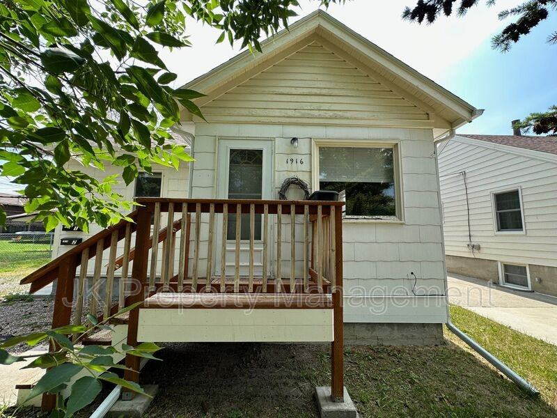 1916 7th Ave S #02 - Photo 2 of 28