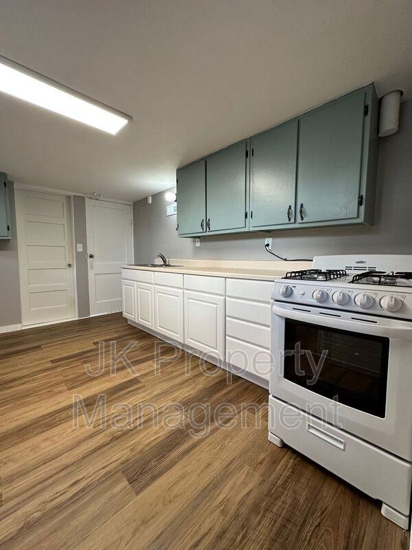 1916 7th Ave S #02 - Photo 3 of 28