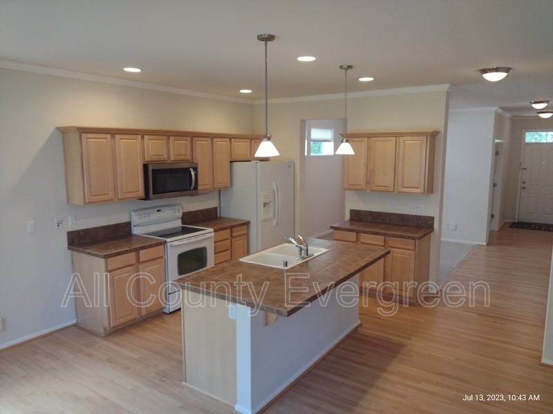 3418 Daybreak Ave E - Photo 3 of 18