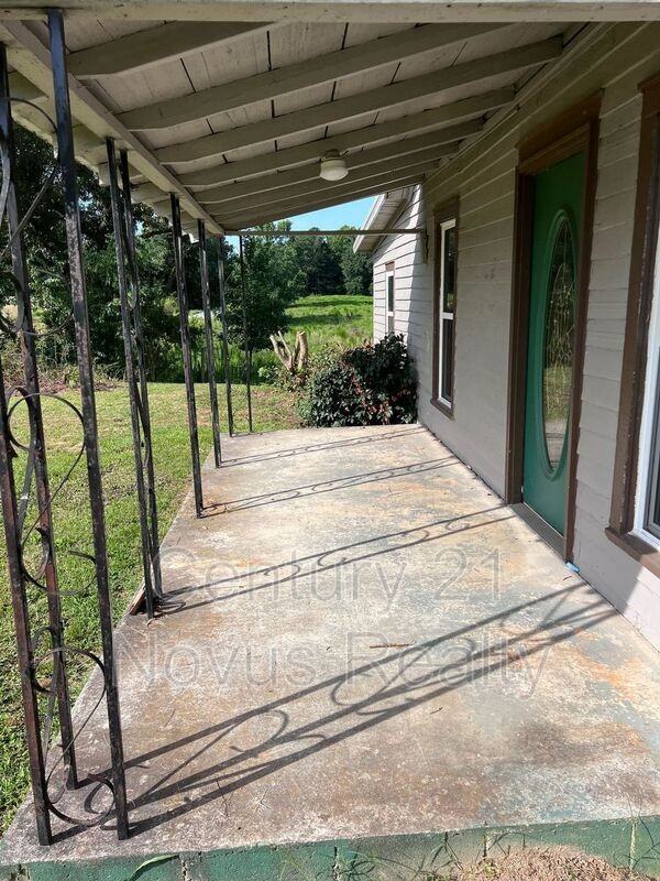 1109 Watts Rd - Photo 3 of 15