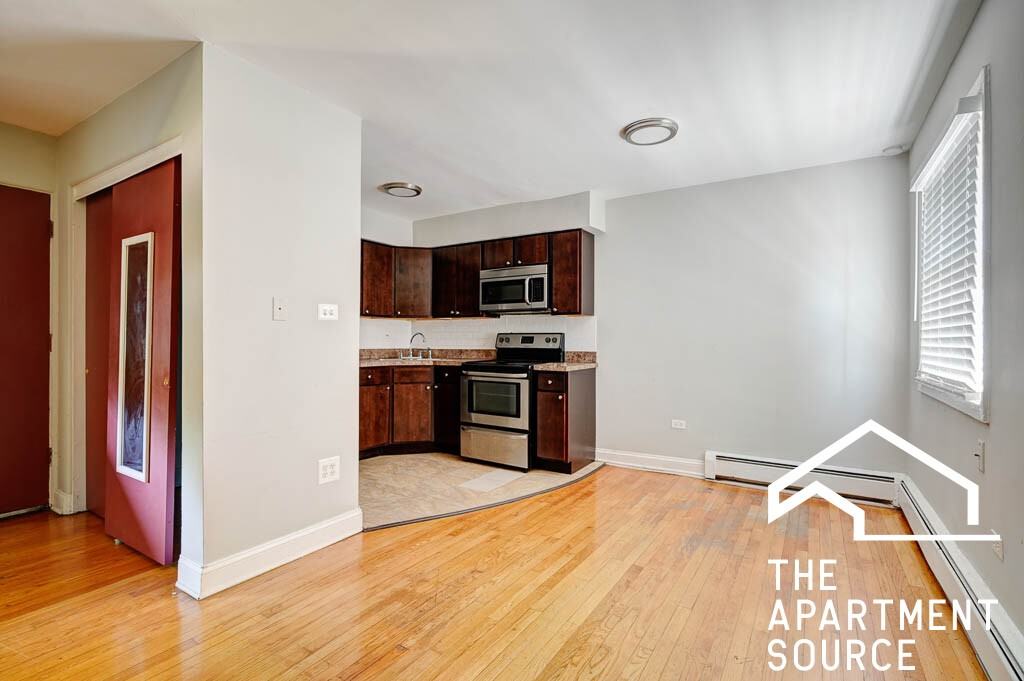 1735 W Bryn Mawr Ave #17 - Photo 2 of 10