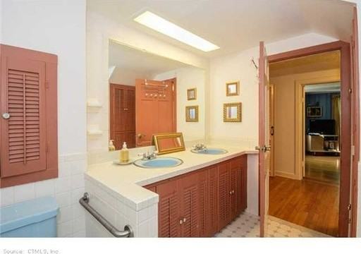 6 Raymond Rd - Photo 2 of 23