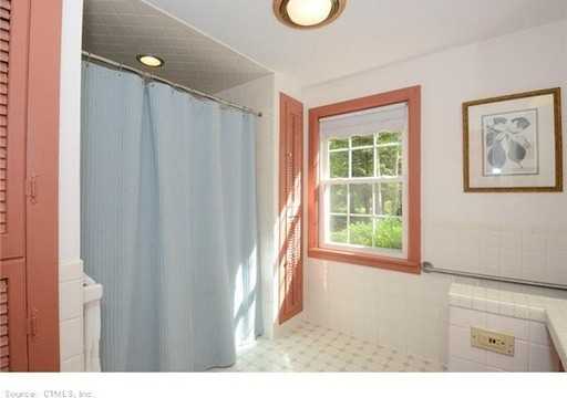 6 Raymond Rd - Photo 3 of 23