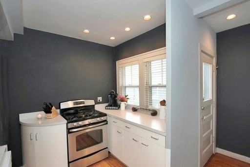 1423 W 50th St - Photo 3 of 9