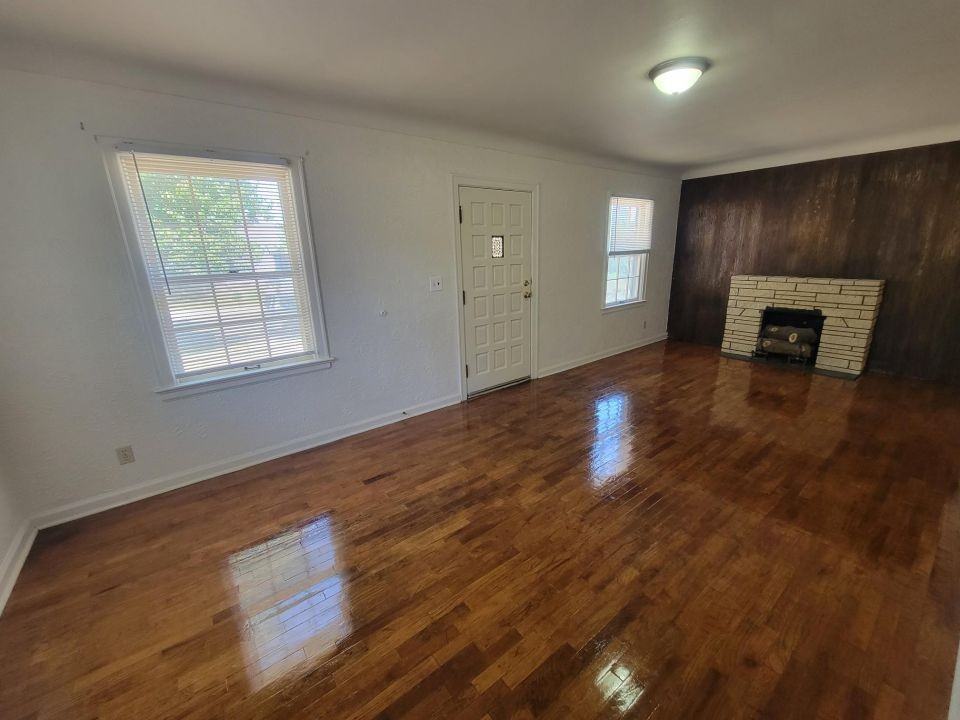 752 Alderson Ave - Photo 2 of 10