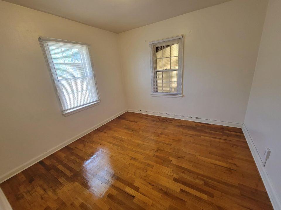 752 Alderson Ave - Photo 5 of 10