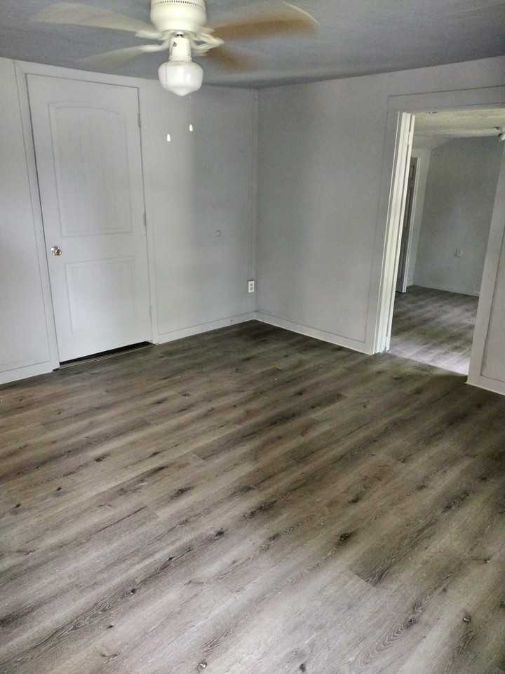 930 W 13th St - Photo 3 of 5