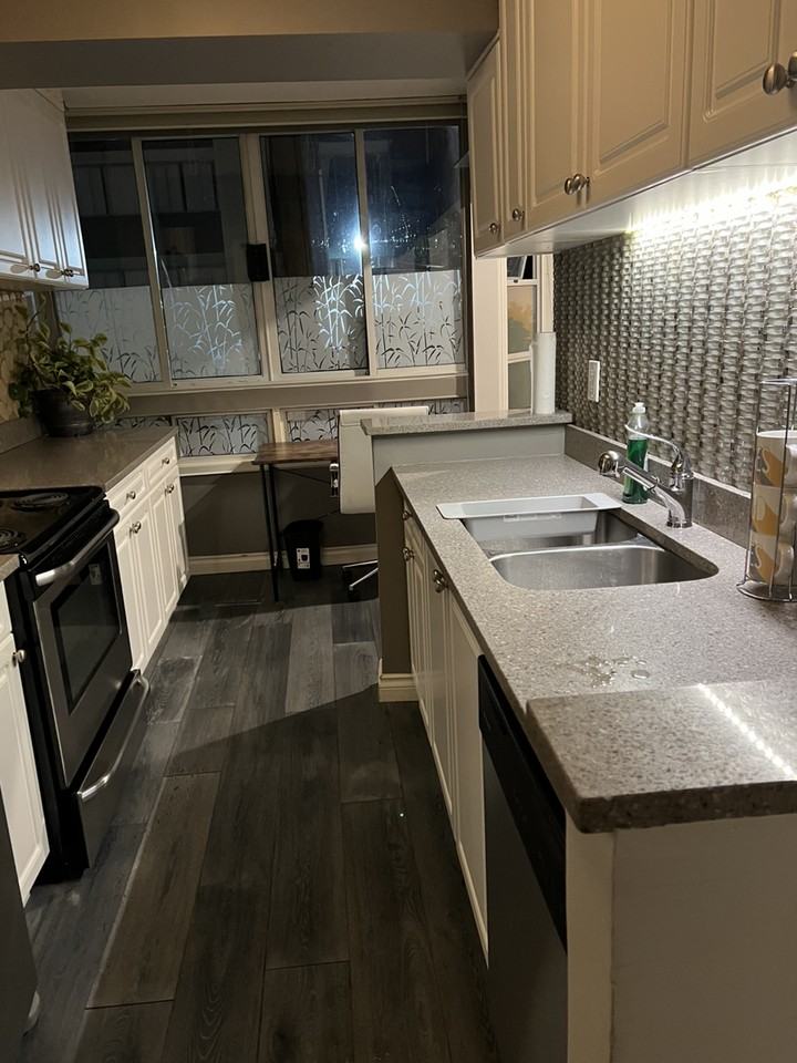 1280 Nicola St - Photo 6 of 10