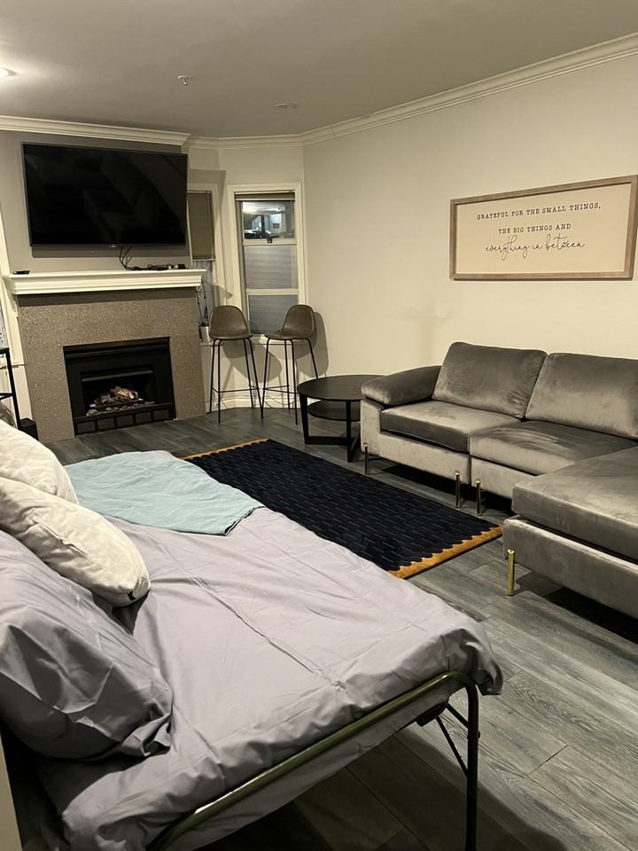 1280 Nicola St - Photo 2 of 10