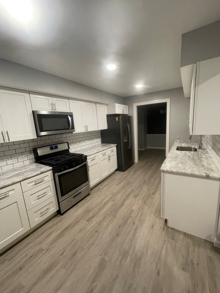 907 Clover Pl #907 - Photo 2 of 15