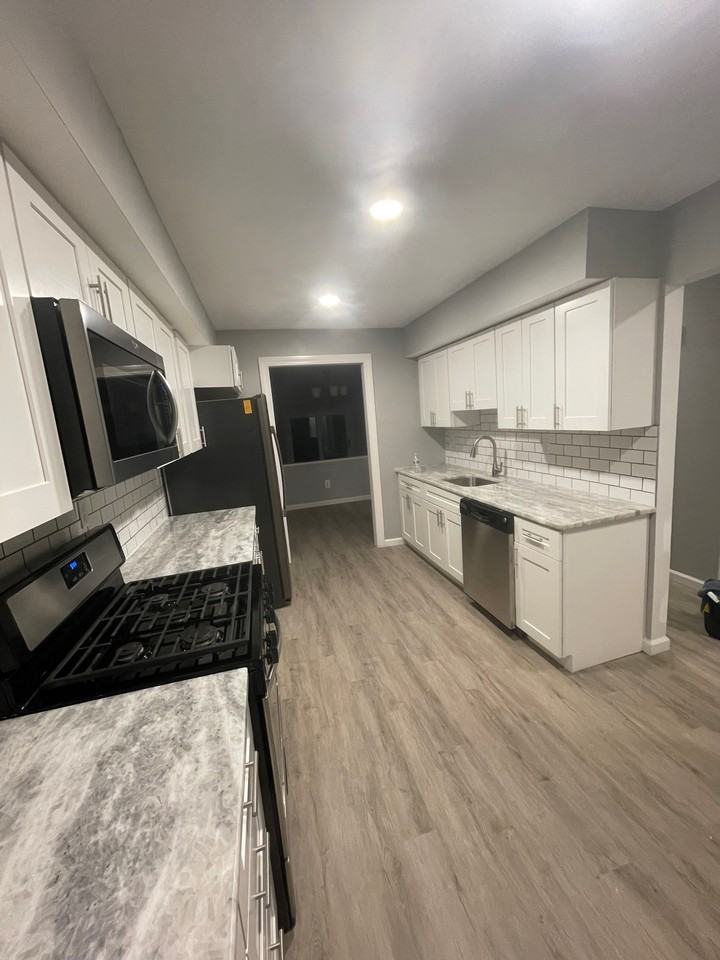 907 Clover Pl #907 - Photo 3 of 15