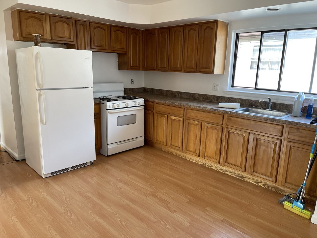 185 Lamberts Ln #2L - Photo 2 of 7