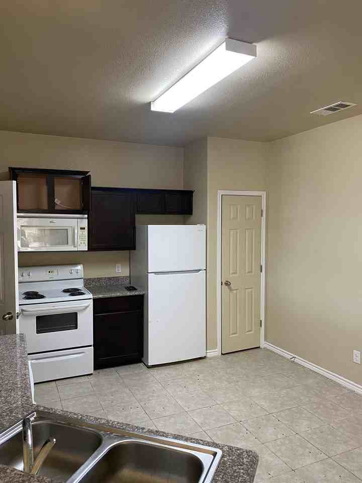1401 Cavalry Ln #B - Photo 3 of 9