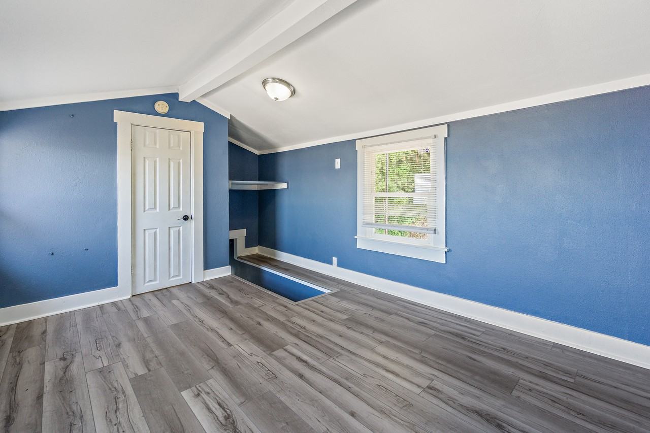 1310 Alki Ave Sw #1 - Photo 5 of 44