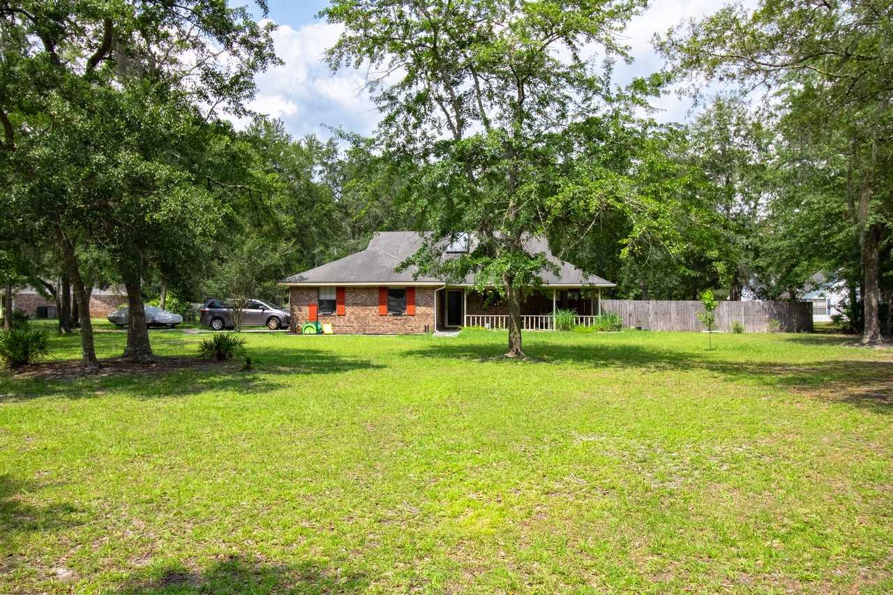 21 Pinewood Ln #1 - Photo 3 of 15