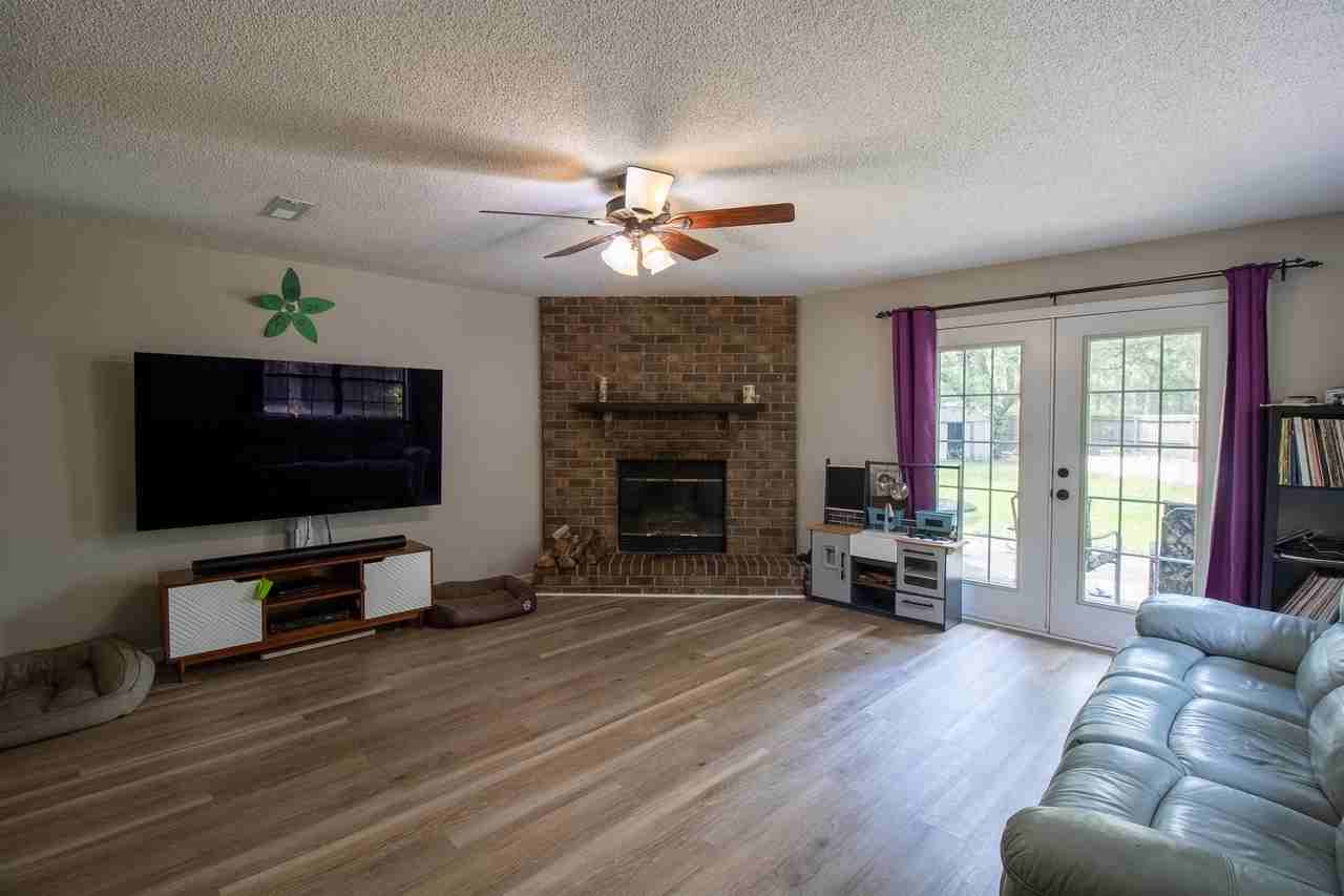 21 Pinewood Ln #1 - Photo 5 of 15