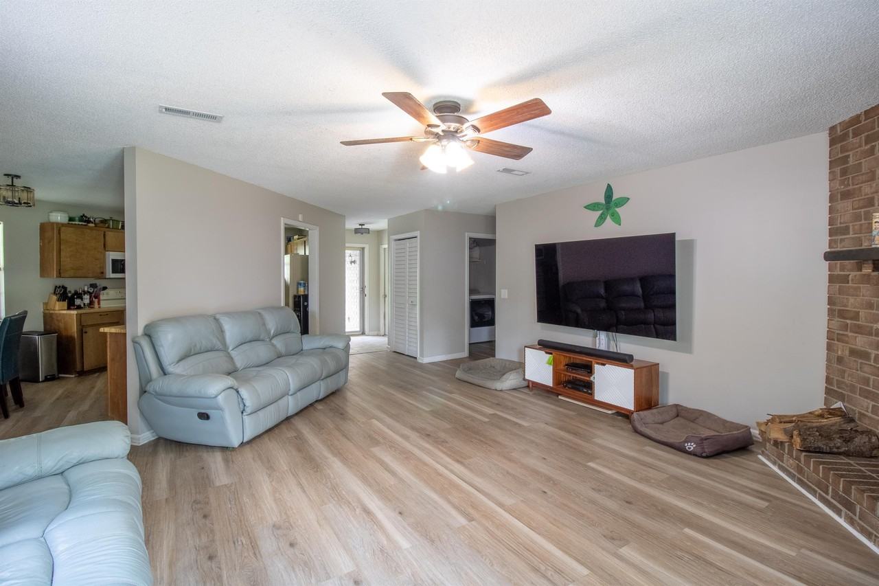 21 Pinewood Ln #1 - Photo 6 of 15