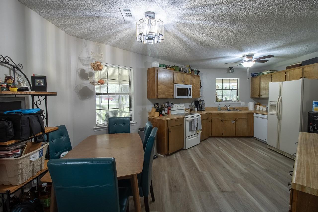 21 Pinewood Ln #1 - Photo 7 of 15