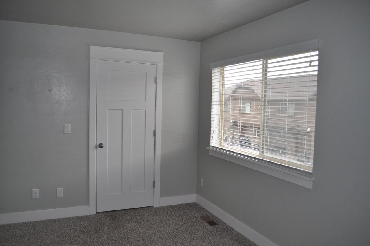 435 W 1400 N #102 - Photo 5 of 10