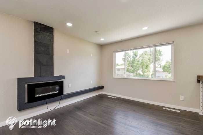 1520 Maxwell St - Photo 2 of 18