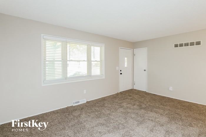 5620 N Potter Ave - Photo 2 of 16