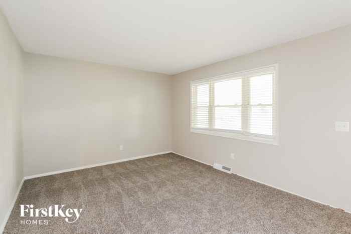 5620 N Potter Ave - Photo 3 of 16