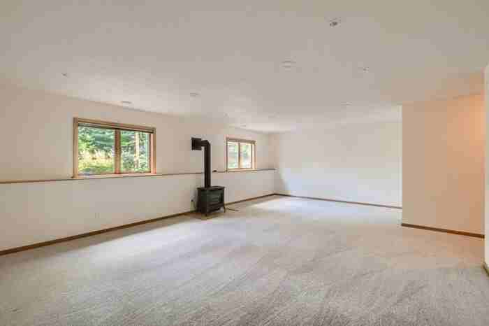 13401 Pineview Ct - Photo 3 of 18