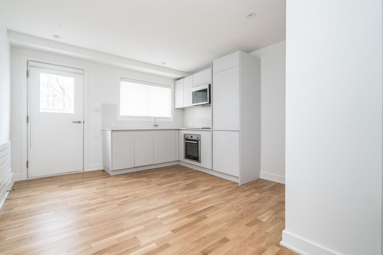 39, 4749 Riverwood Parkway 39 Riverwood Pky, Toronto, ON M8Y 4E4