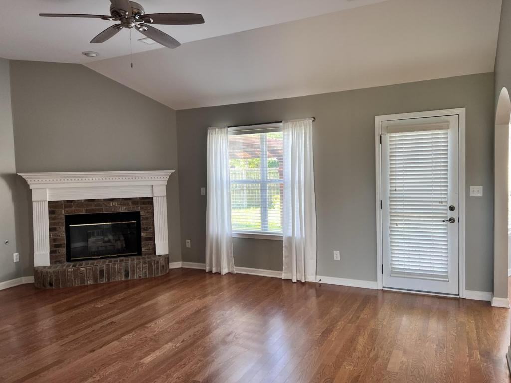 455 Lewis Fairway Cir - Photo 3 of 32