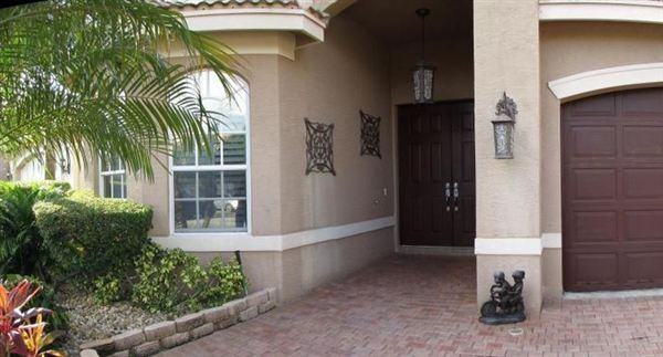 11218 Millpond Greens Dr - Photo 3 of 6