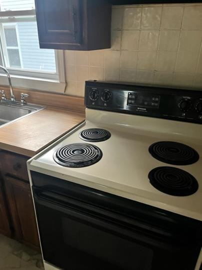 26015 Lehigh St - Photo 2 of 26