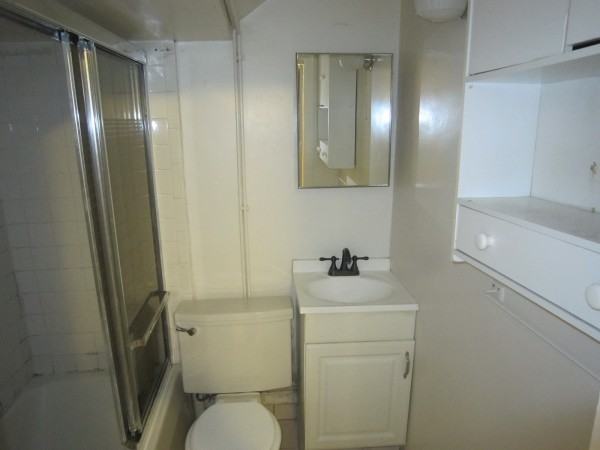 358 E Lakeside St - Photo 2 of 7