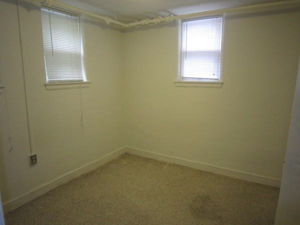 358 E Lakeside St - Photo 3 of 7