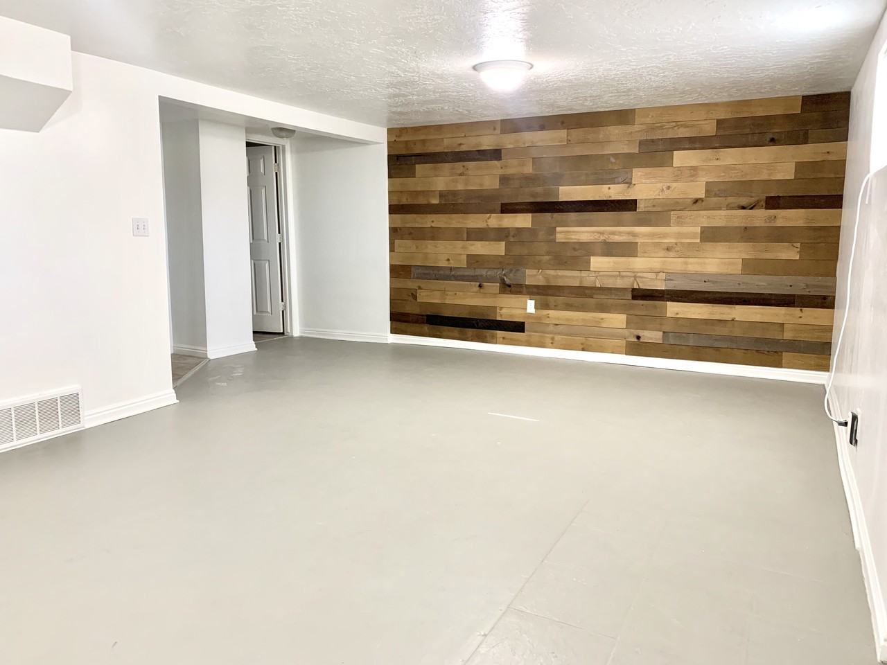 537 S 900 E #537 - Photo 3 of 8