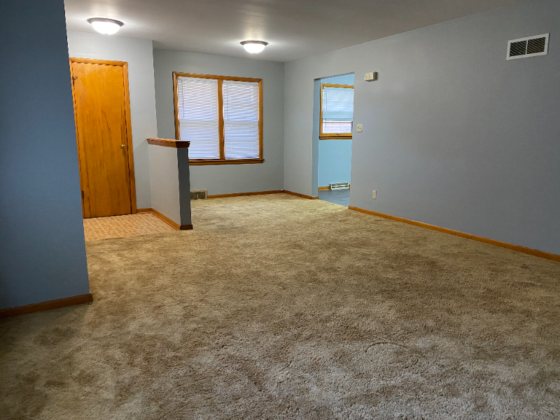 500 N Blaine Ave - Photo 3 of 12