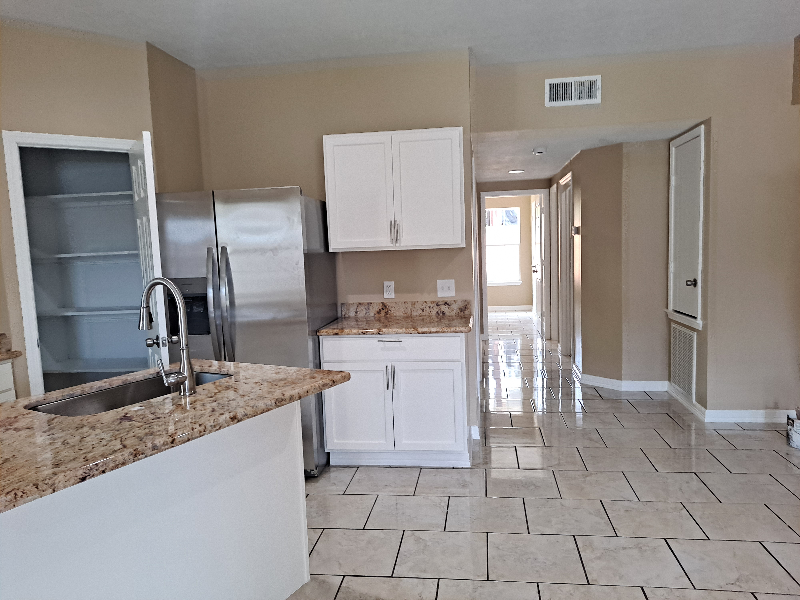 7915 Canal St - Photo 3 of 11