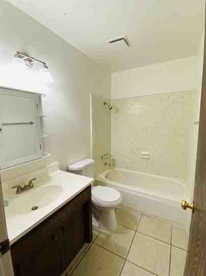 551 North East Street - Photo 3 of 8