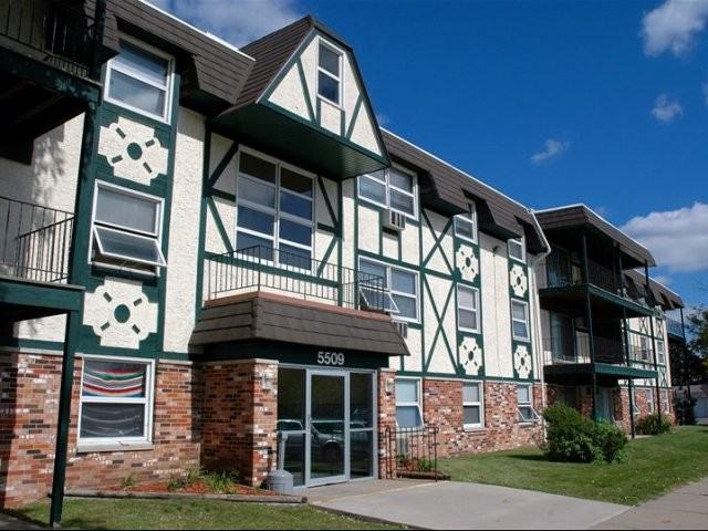 Moonraker Apartments - Photo 3 of 16