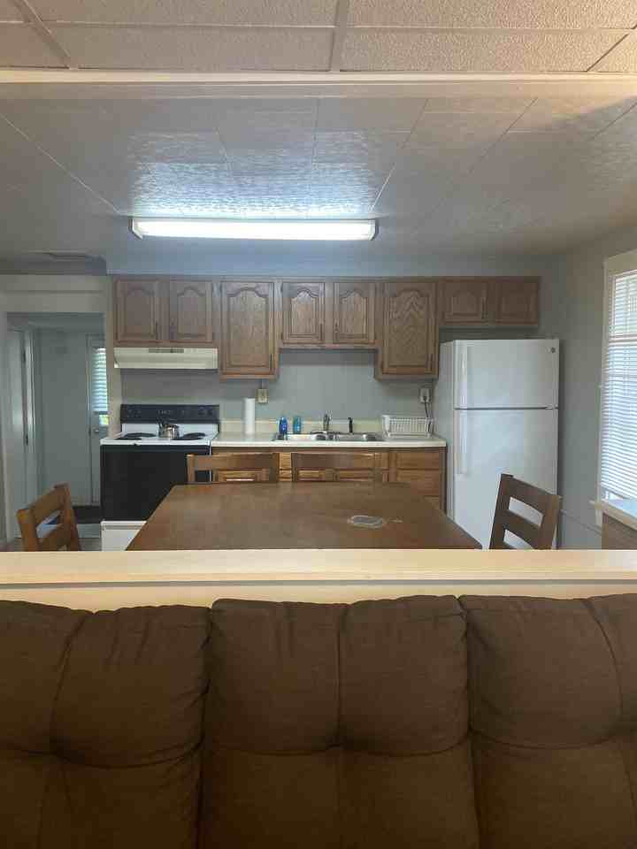 128 Shore Dr #1 - Photo 3 of 8