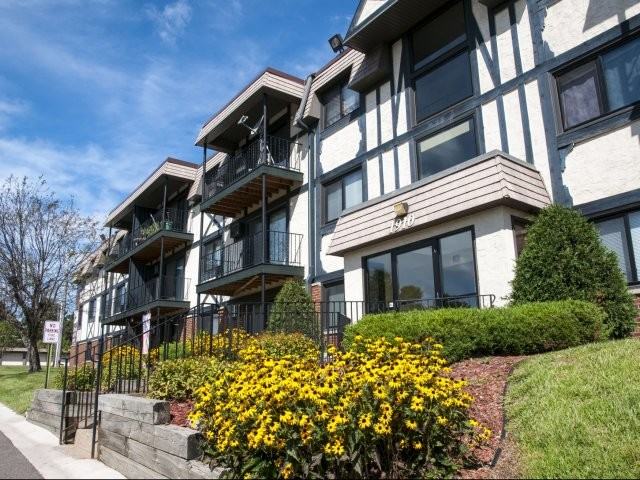 Oakdale Terrace Apartments - Photo 3 of 20