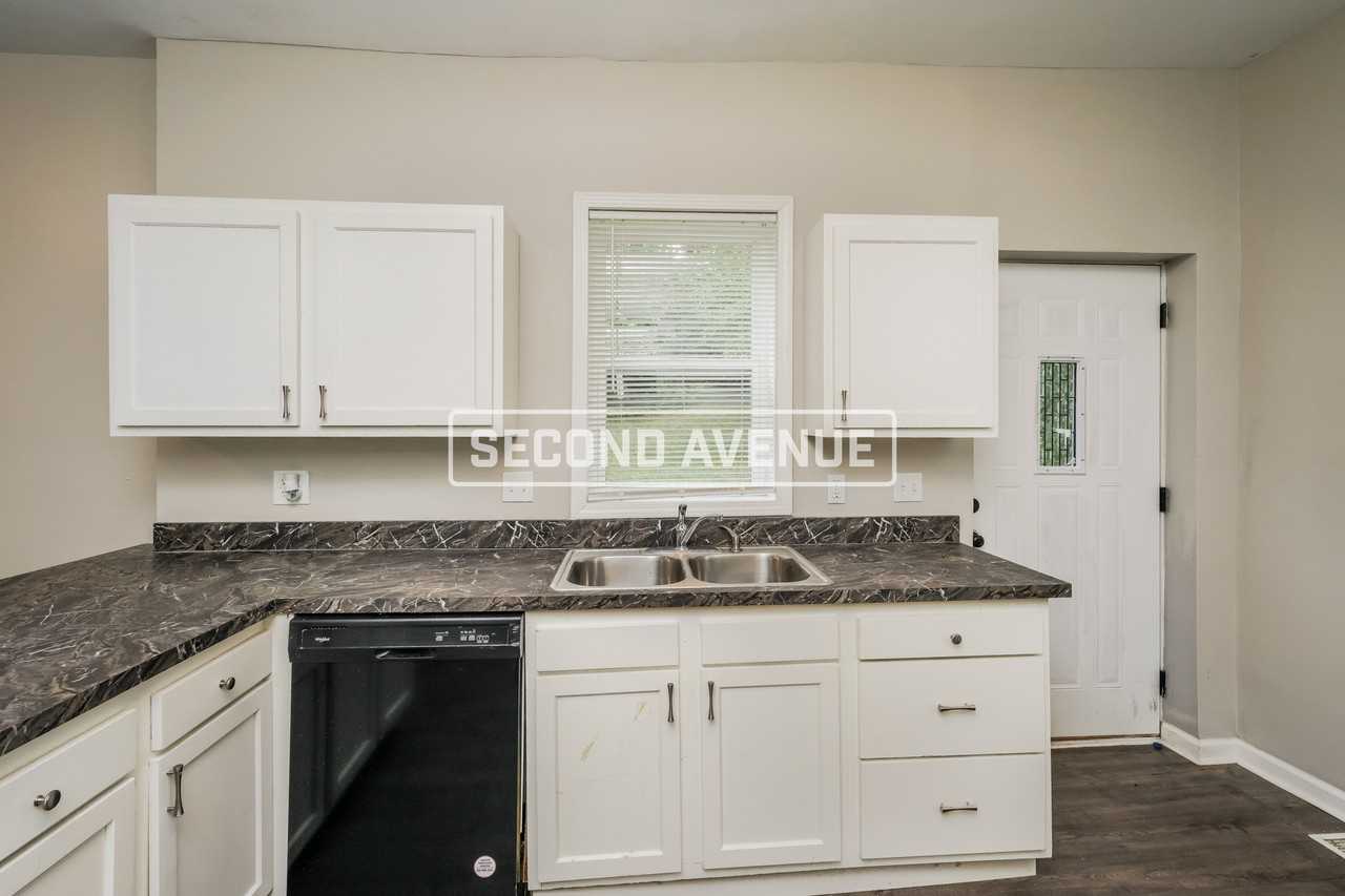 916 Fairbanks Ave - Photo 3 of 11