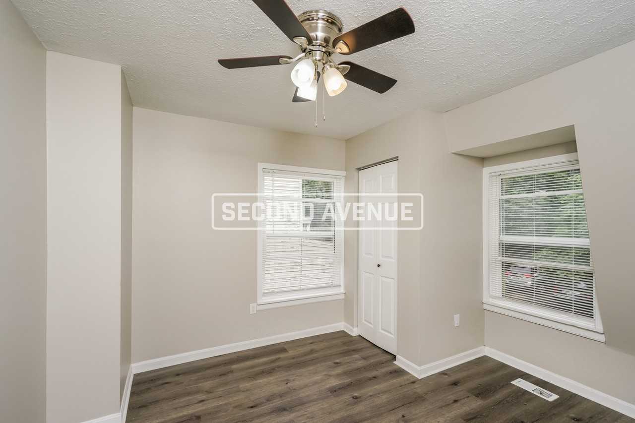 916 Fairbanks Ave - Photo 7 of 11