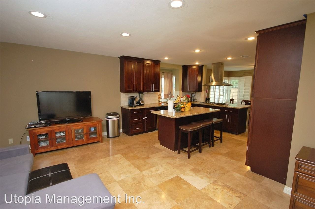 1614 Manzana Way - Photo 2 of 11