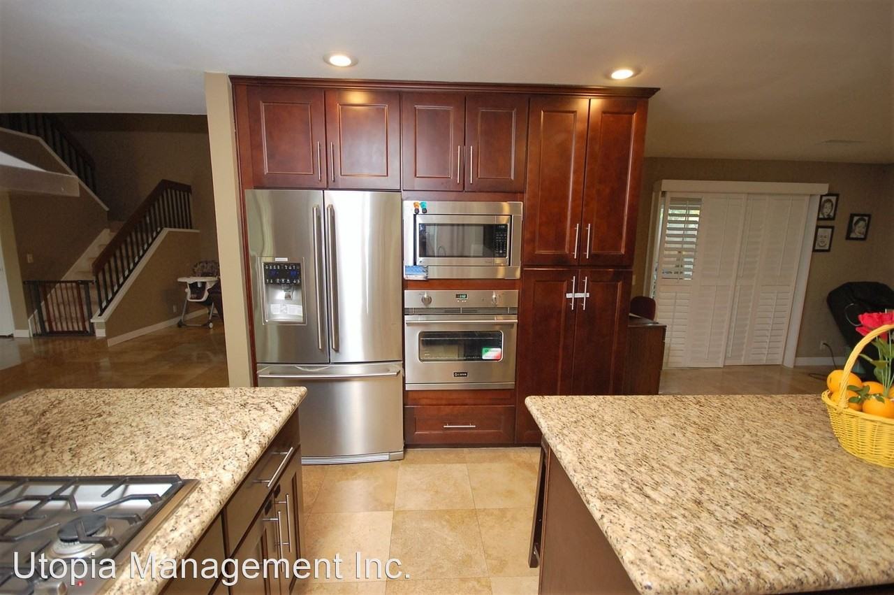 1614 Manzana Way - Photo 3 of 11