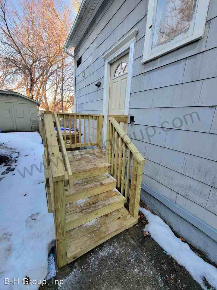 1808 56th St - Photo 2 of 18