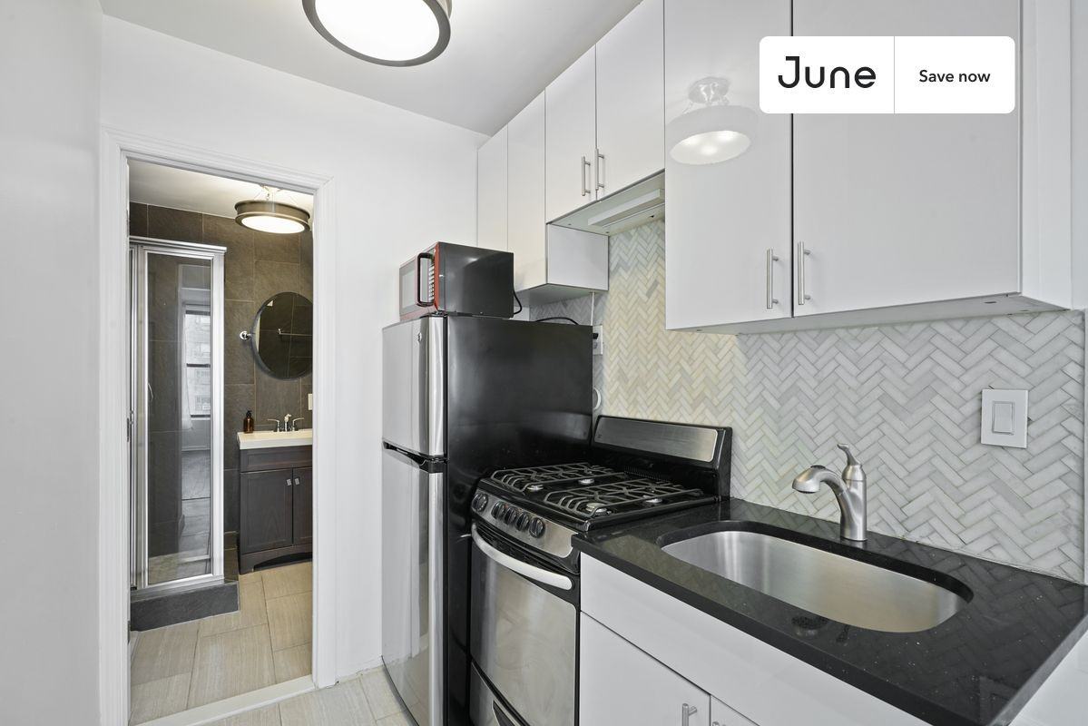 534 E 14th St #12 - Photo 5 of 14