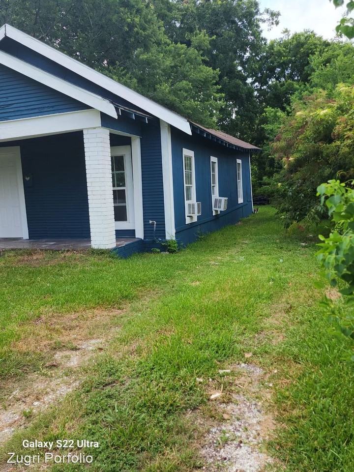 2620 Potts St - Photo 3 of 10