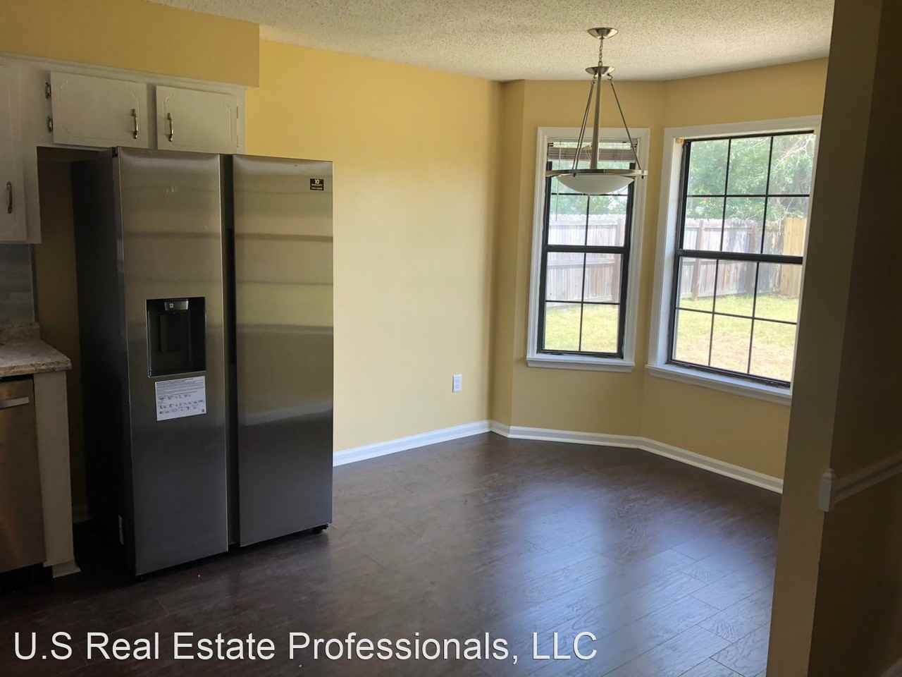 1304 Tower Dr - Photo 2 of 10